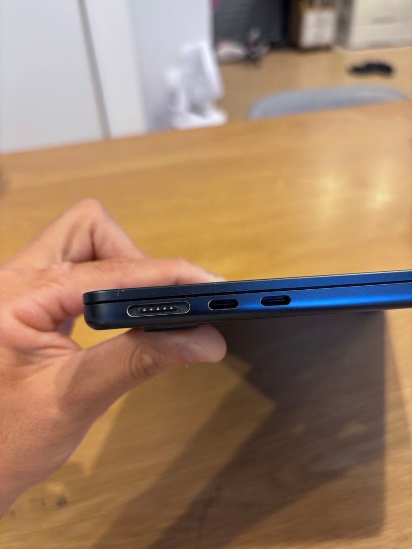 MacBookAir 2022 ミッドナイト M2/8GB 擦り傷アリ