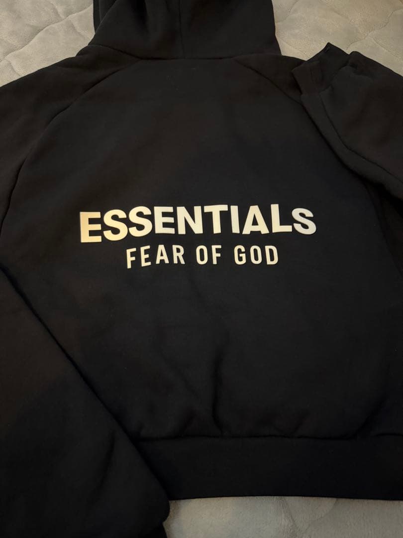 ESSENTIALS FEAR OF GOD ブラックパーカー