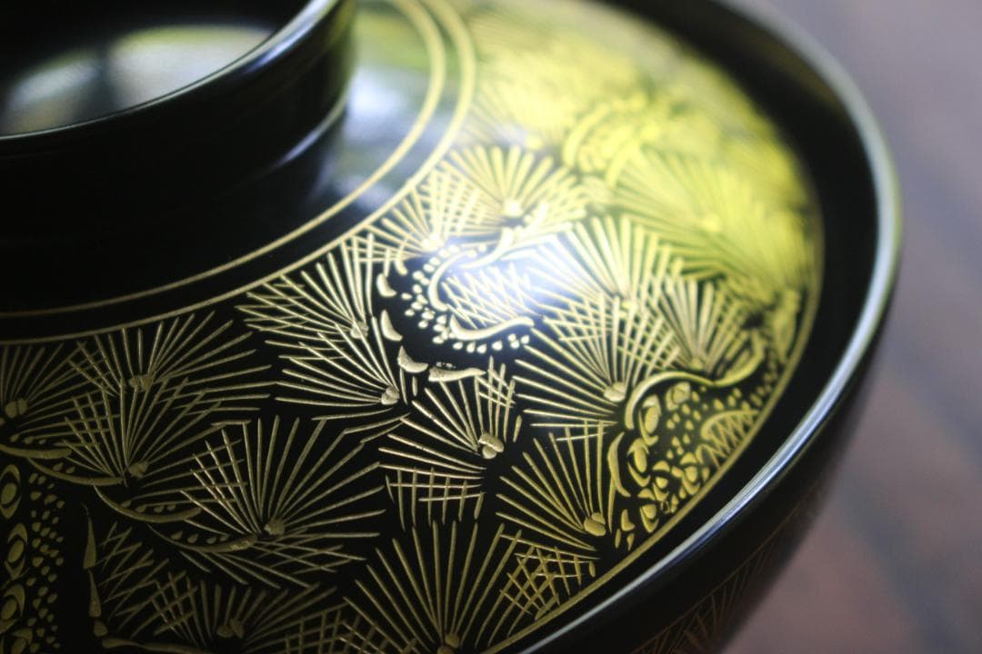 デッドストック！端正な黒漆に極上松葉沈金の映えるお椀2点（検輪島塗蒔絵椀雑煮椀
