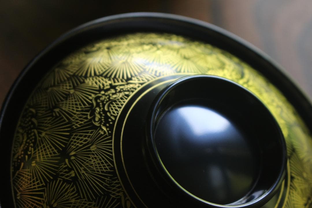 デッドストック！端正な黒漆に極上松葉沈金の映えるお椀2点（検輪島塗蒔絵椀雑煮椀