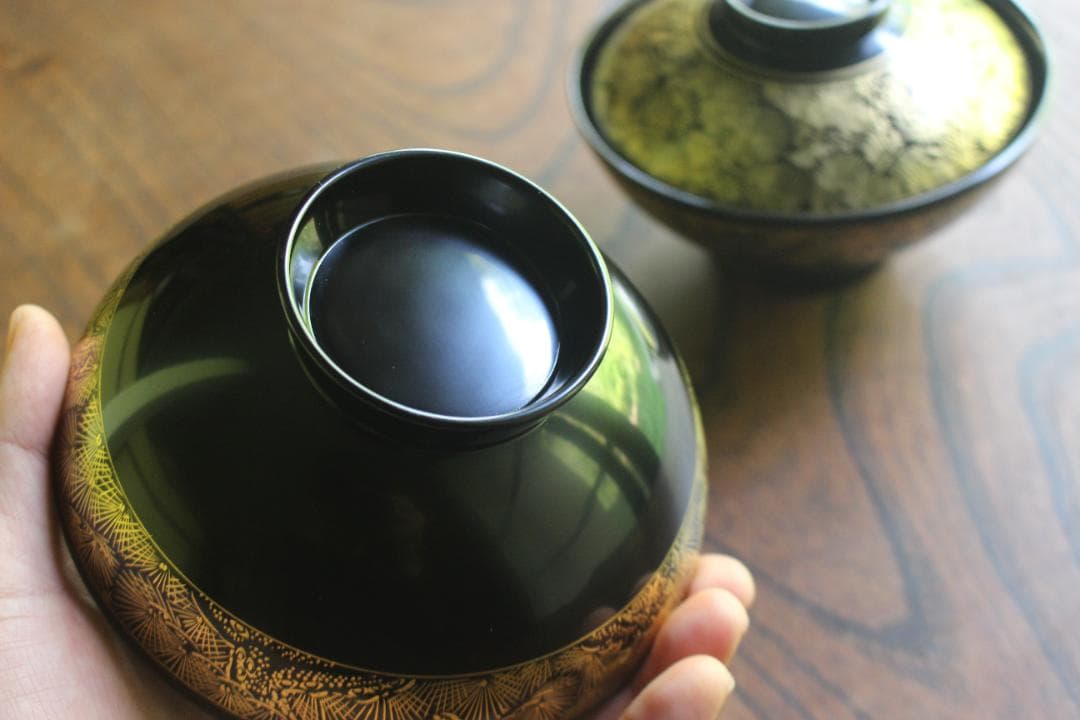 デッドストック！端正な黒漆に極上松葉沈金の映えるお椀2点（検輪島塗蒔絵椀雑煮椀