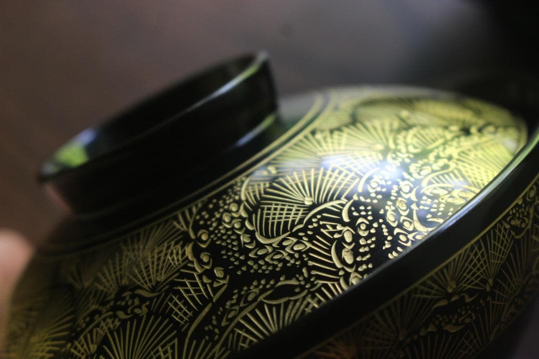 デッドストック！端正な黒漆に極上松葉沈金の映えるお椀2点（検輪島塗蒔絵椀雑煮椀