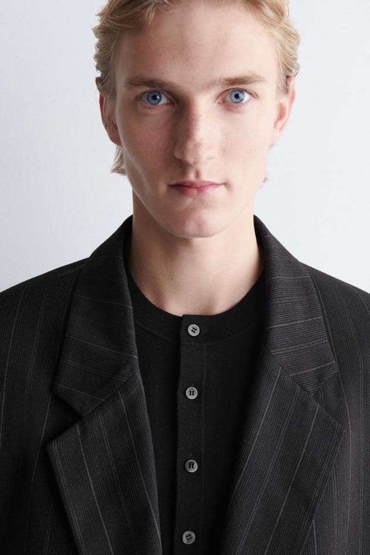 COS スリムメリノウールヘンリートップ