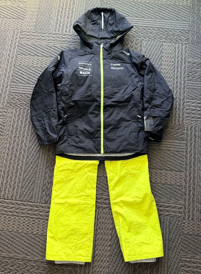 【美品】デサントジュニアスキーウエア160センチ