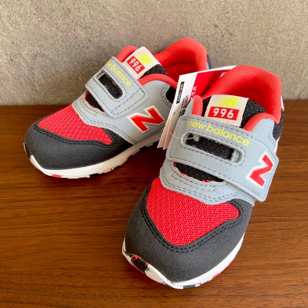 【新品】16.5センチ レッド×ブラック ニューバランス スニーカー キッズ