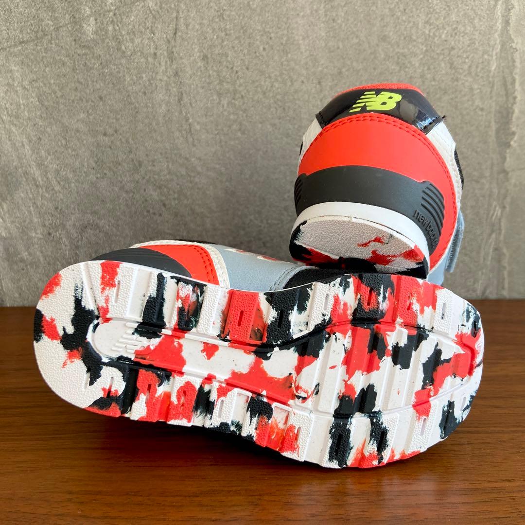【新品】16.5センチ レッド×ブラック ニューバランス スニーカー キッズ