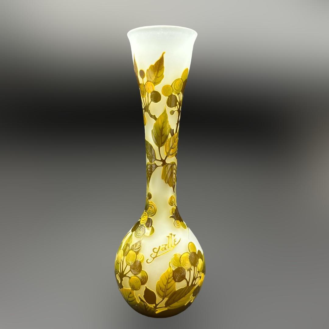 エミールガレ 　　鶴首　花瓶　カメオ彫り　被せガラス　高さ26ｃｍ