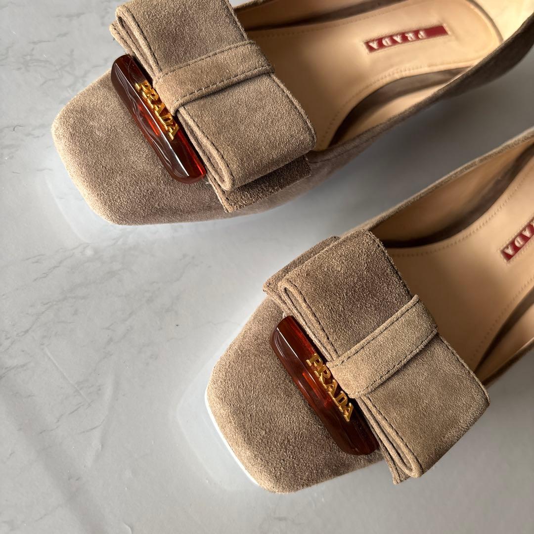 PRADA ベージュ スエード フラットシューズ