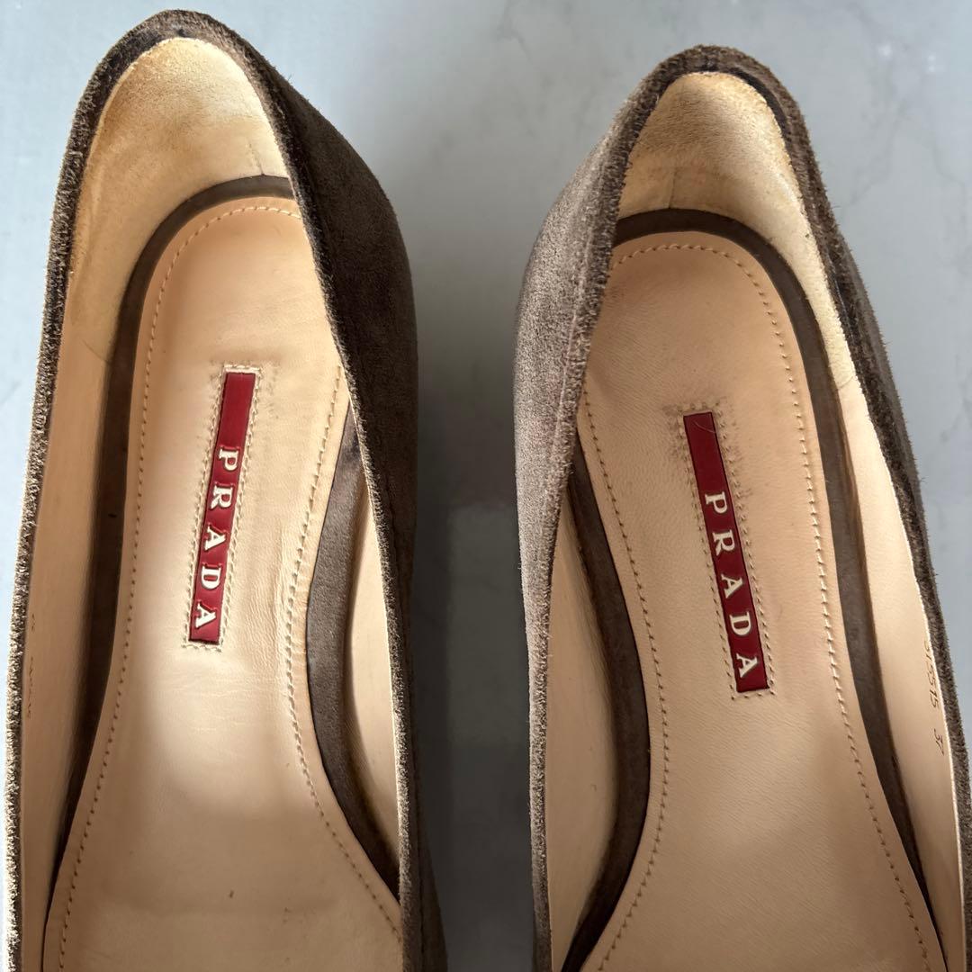 PRADA ベージュ スエード フラットシューズ