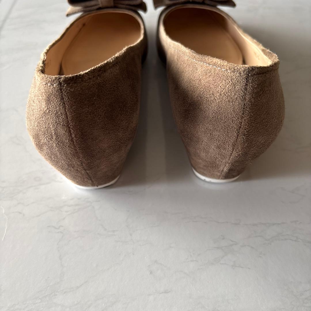 PRADA ベージュ スエード フラットシューズ