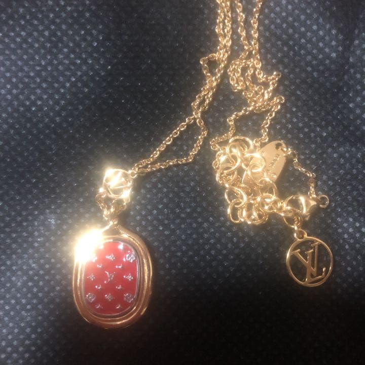 ヴィトン　モノグラム　ロゴネックレス
