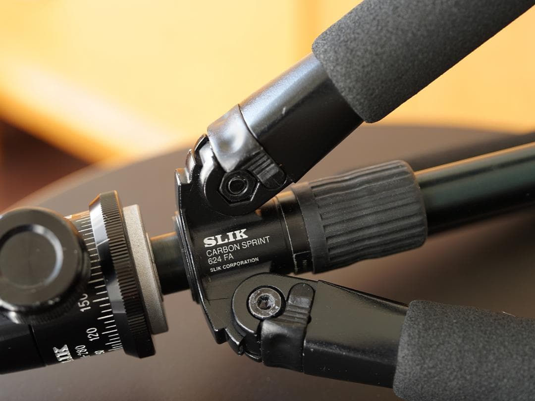 SLIK スリック 雲台付きカーボン三脚 軽量 旅行 カーボン製 ケース付き