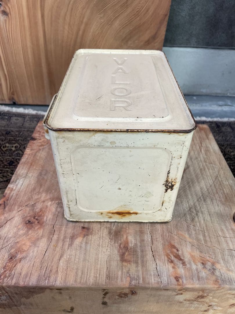 超希少なVALOR レトロ　金属　ガソリン　灯油缶