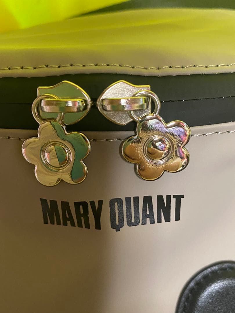 マリークワント　ボディバック　ベージュ