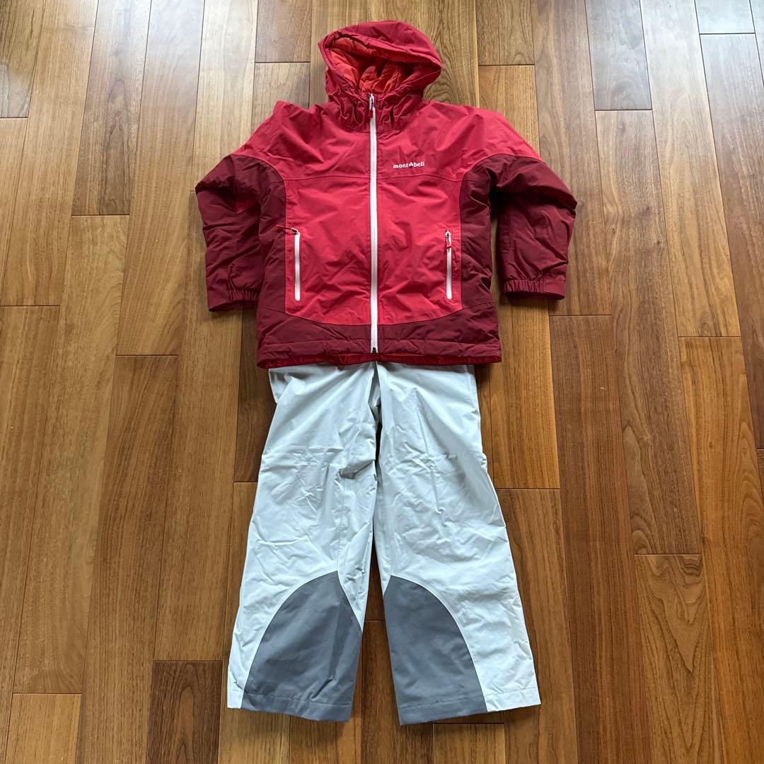 赤いフード付きジャケットとスノーパンツセット