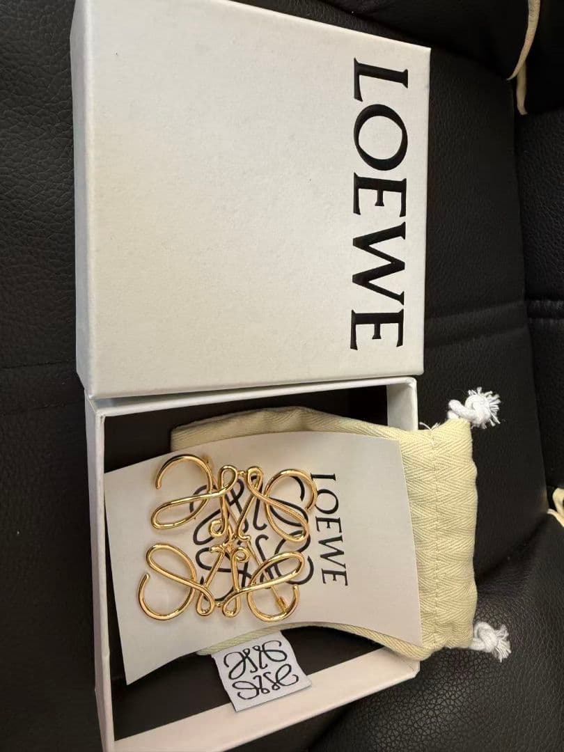 LOEWE ゴールド ブローチ 新品同様