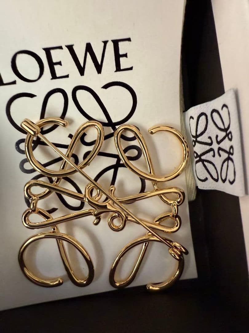 LOEWE ゴールド ブローチ 新品同様