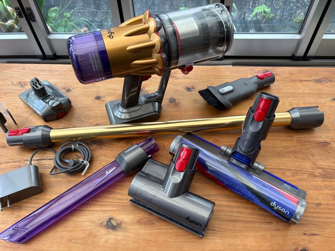 Dyson SV12 V10 本体・アタッチメント 純正バッテリー2個付き