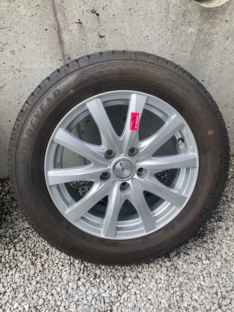 スタッドレスタイヤ　GOOD YEAR 205／60R16 92Q 16インチ