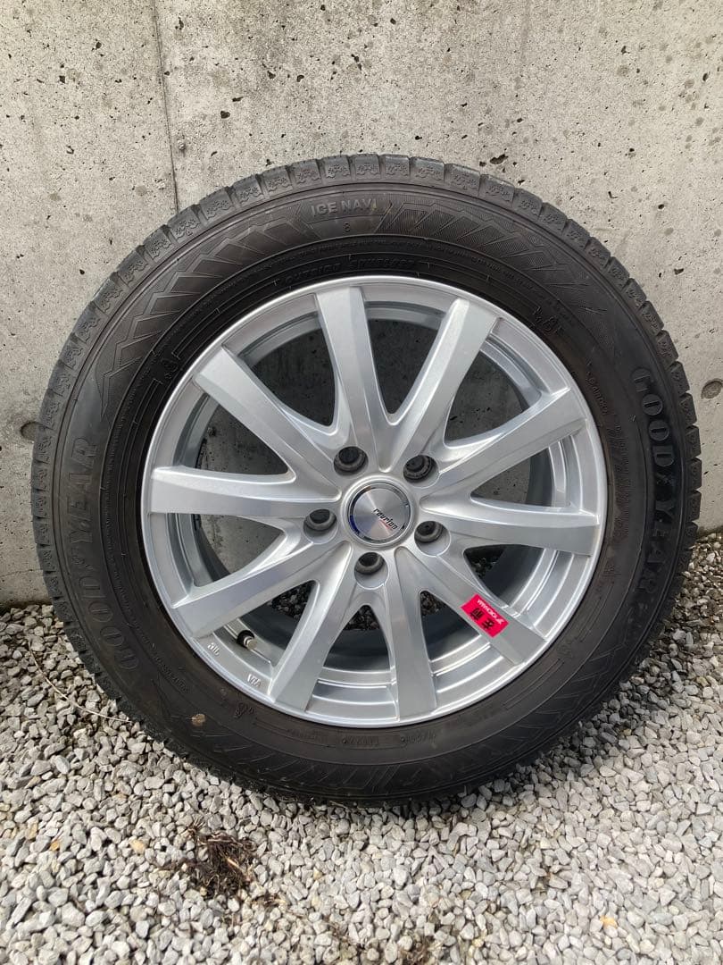 スタッドレスタイヤ　GOOD YEAR 205／60R16 92Q 16インチ