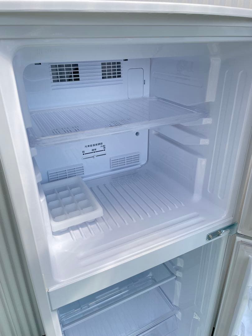 823 ユーイング 140L 2ドア冷蔵庫 ホワイト ファン式 自動霜取り 単身