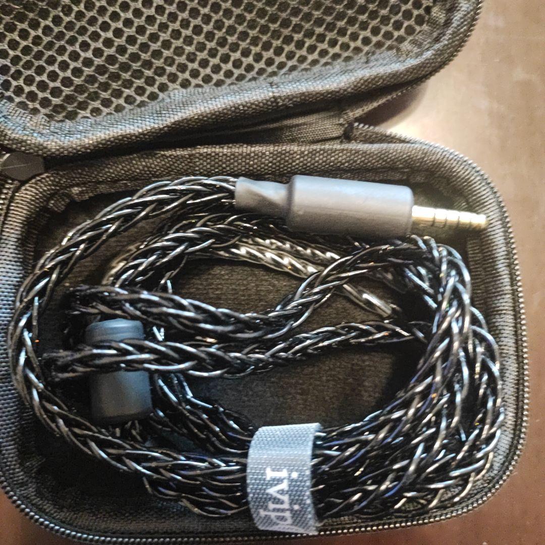 ivipQ-102イヤホンケーブル ブラック