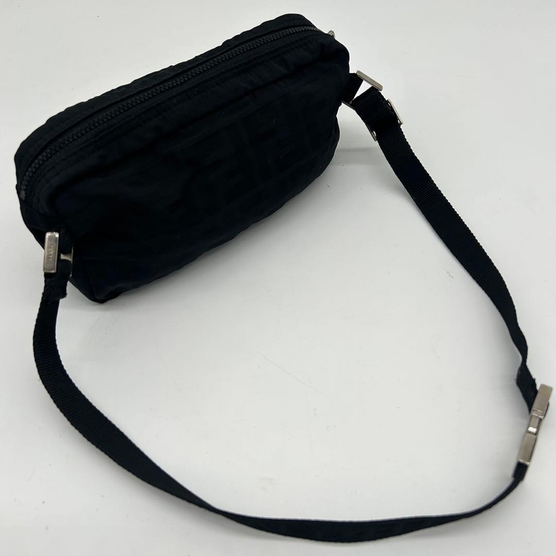 【美品】フェンディ ズッカ ボディバッグ ウエストポーチ ズッカ ナイロン 黒