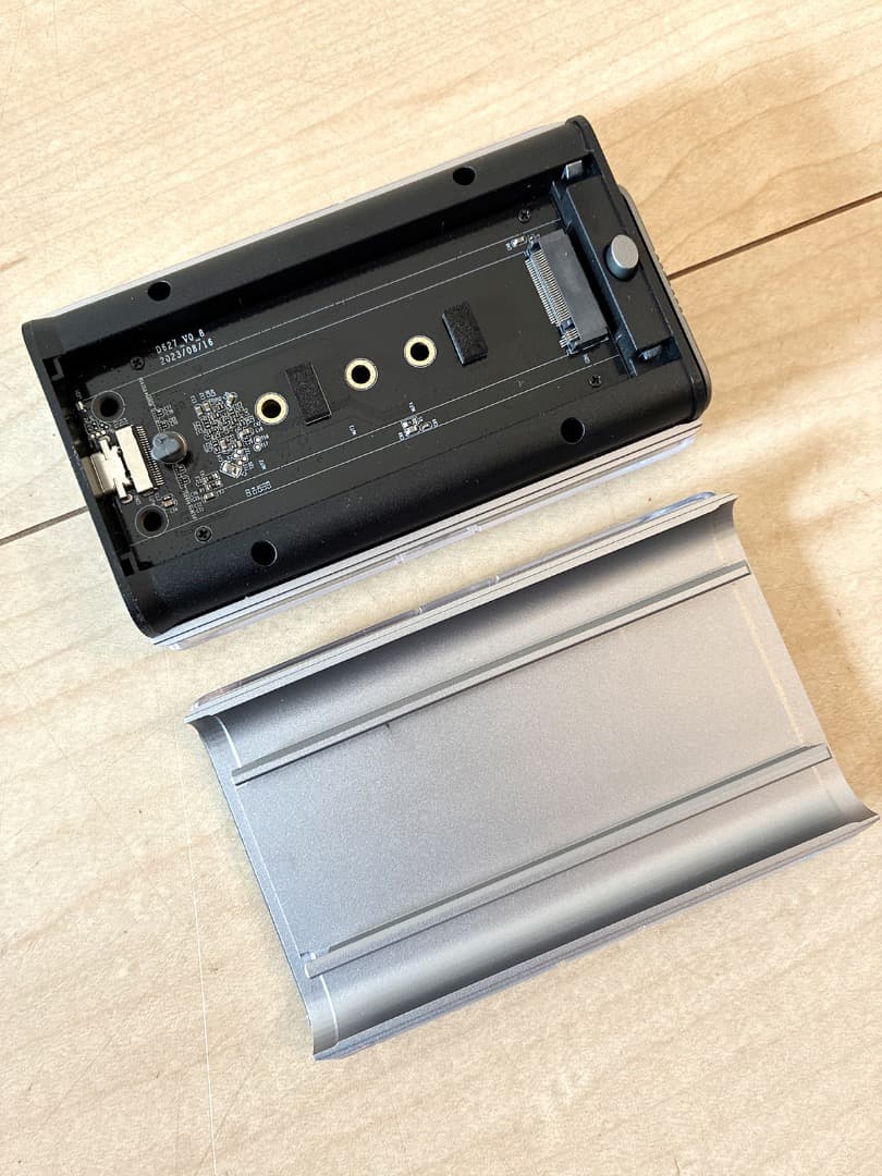 【美品】SATECHI USB4 NVMe SSD Pro エンクロージャー