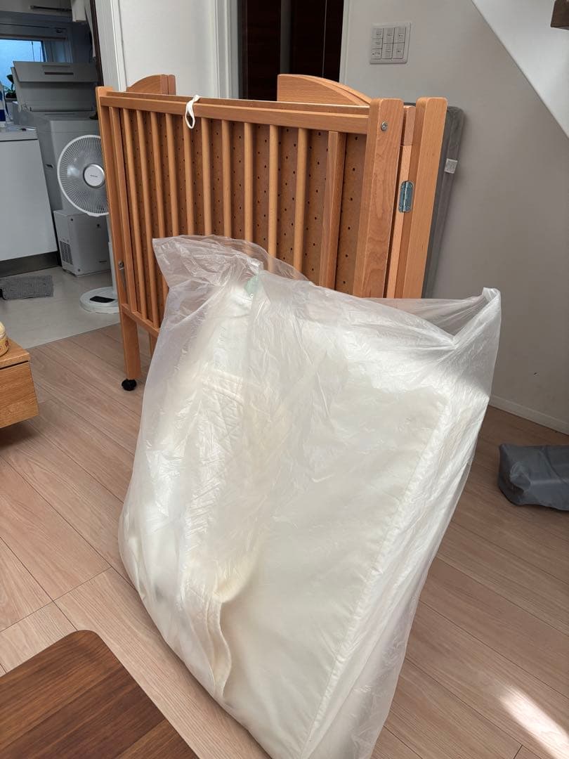 木製ベビーベッド マットレス付き