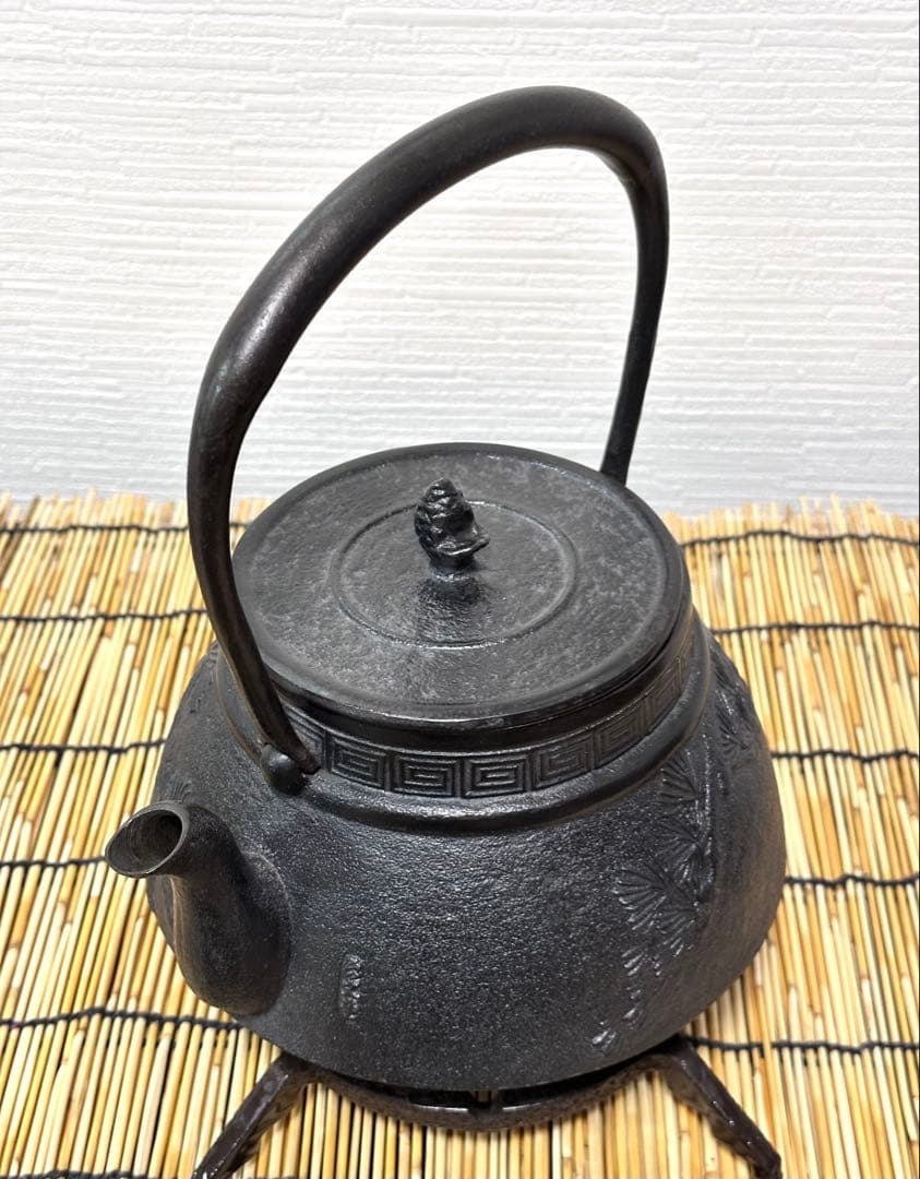 ほぼ未使用品、美品　南部長文堂 コシキ松　南部鉄瓶　南部鉄器　鉄瓶