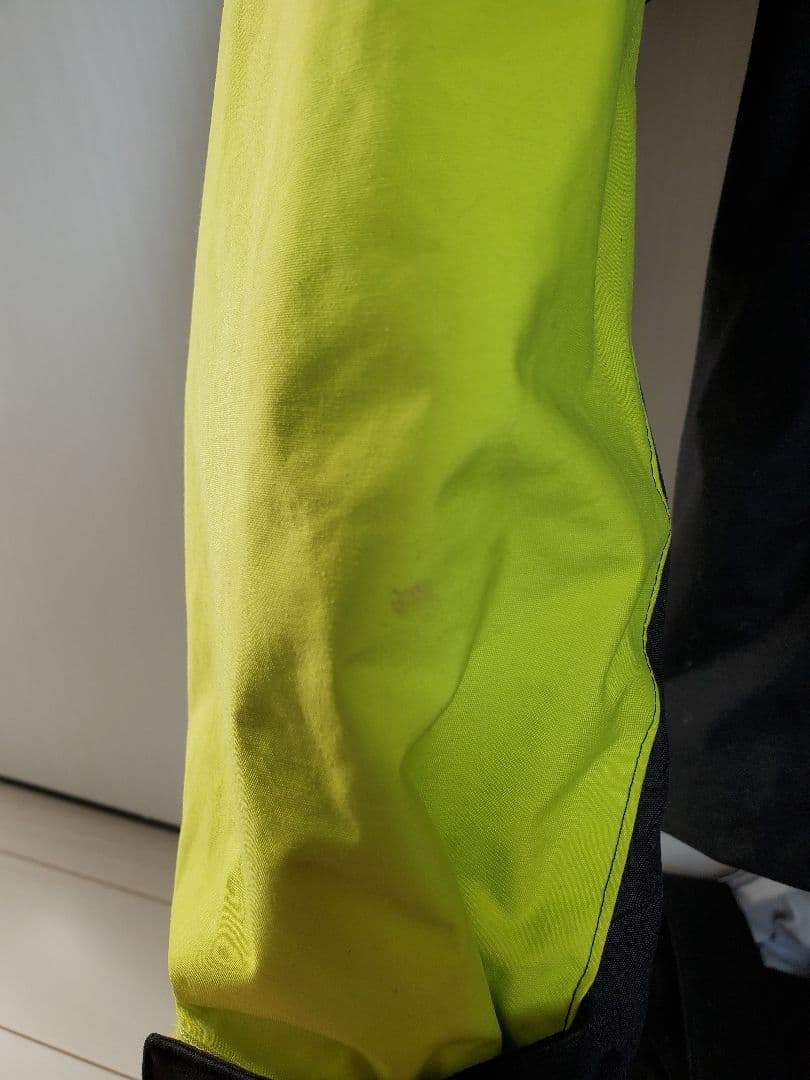 DESCENTE スキーウェア　上下セット　調整機能付き　150