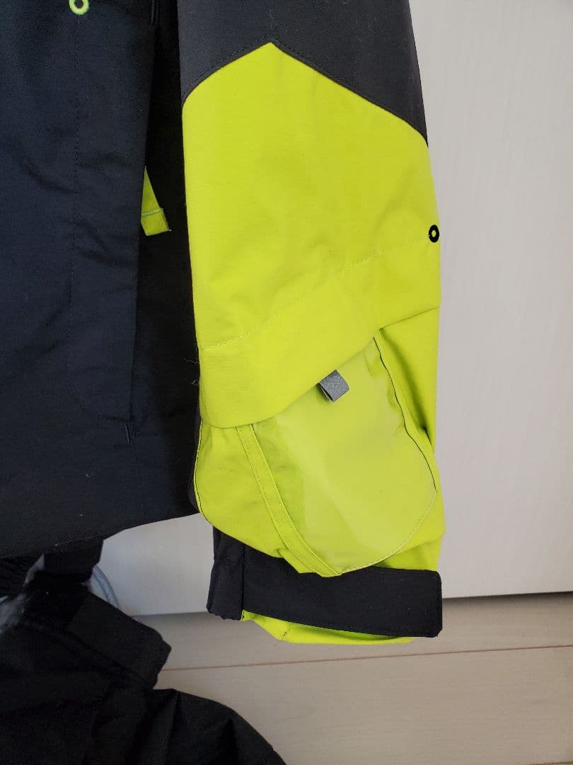 DESCENTE スキーウェア　上下セット　調整機能付き　150