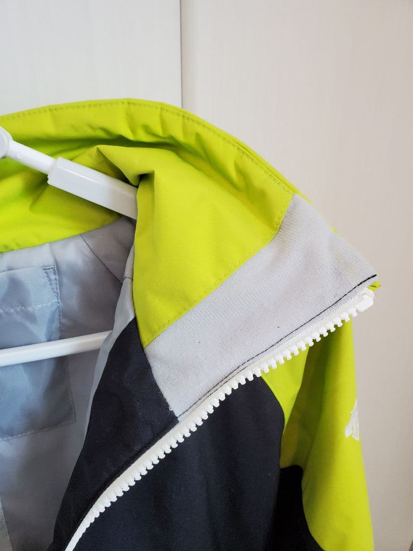 DESCENTE スキーウェア　上下セット　調整機能付き　150