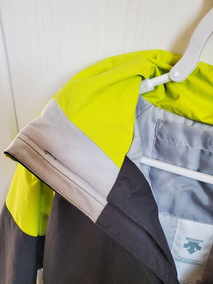 DESCENTE スキーウェア　上下セット　調整機能付き　150