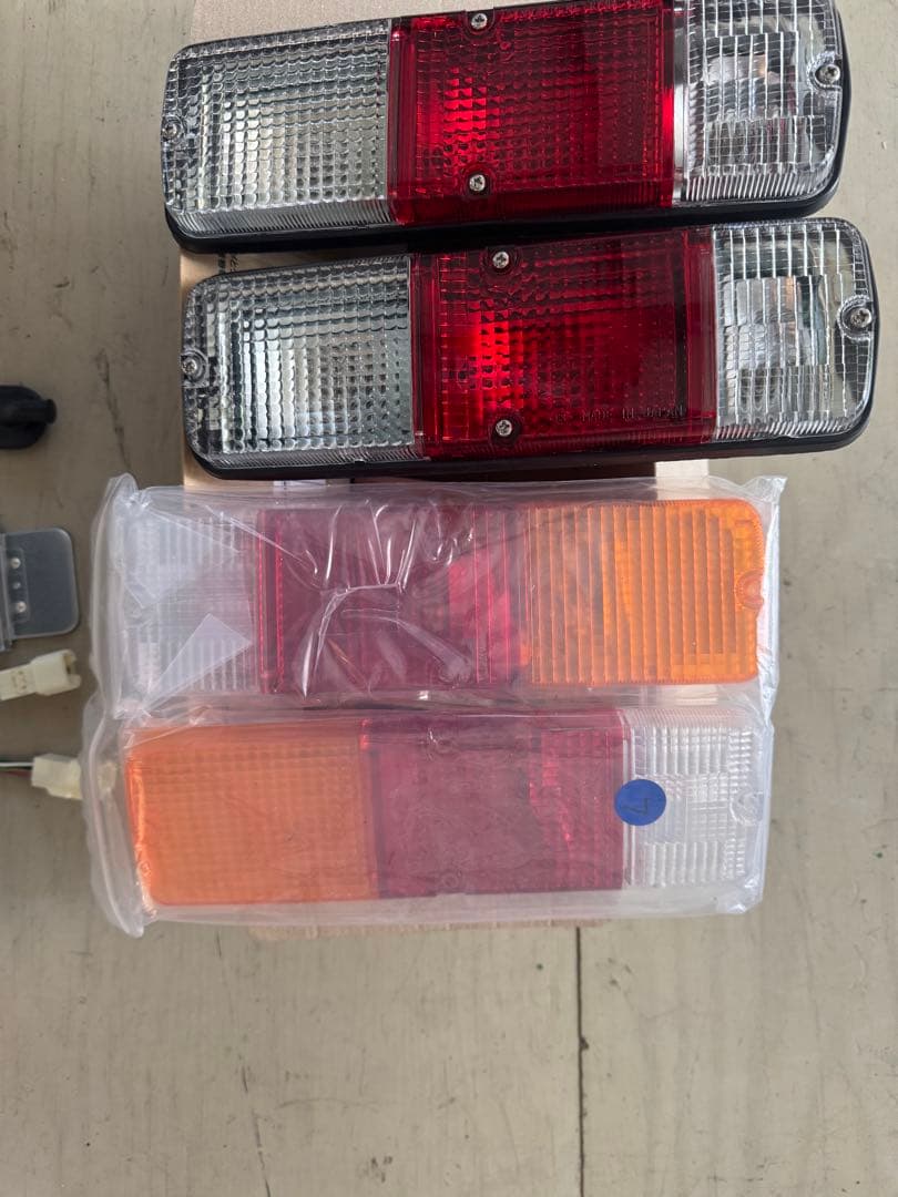 再再販ランドクルーザー70 GDJ76 純正テールランプ