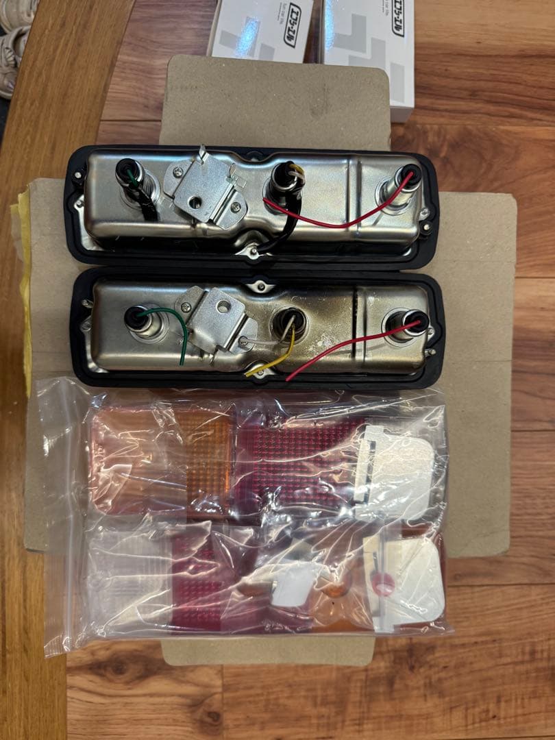 再再販ランドクルーザー70 GDJ76 純正テールランプ