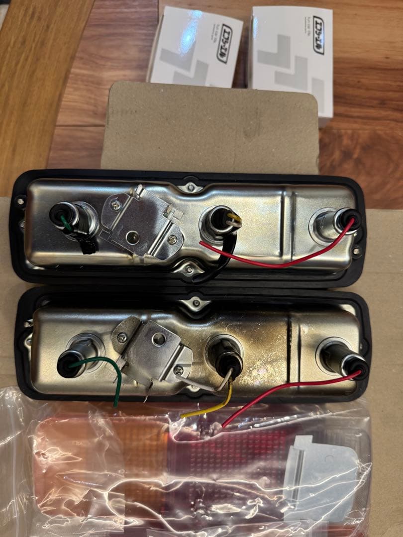 再再販ランドクルーザー70 GDJ76 純正テールランプ