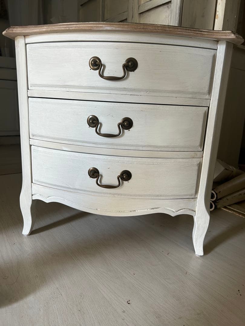 アンティーク調　木製チェスト　ホワイトペイント