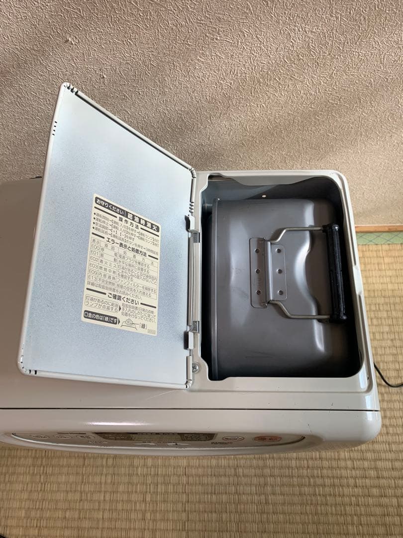 ダイニチ工業製の石油ファンヒーター「ブルーヒーター FW-465L」