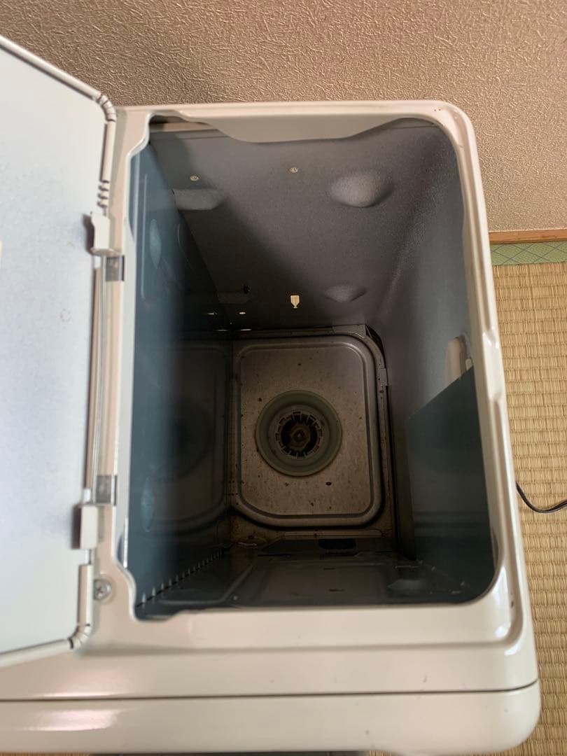 ダイニチ工業製の石油ファンヒーター「ブルーヒーター FW-465L」