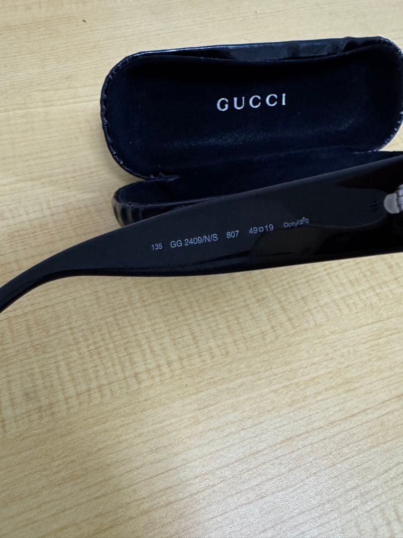 GUCCI ブラックサングラス ケース付き