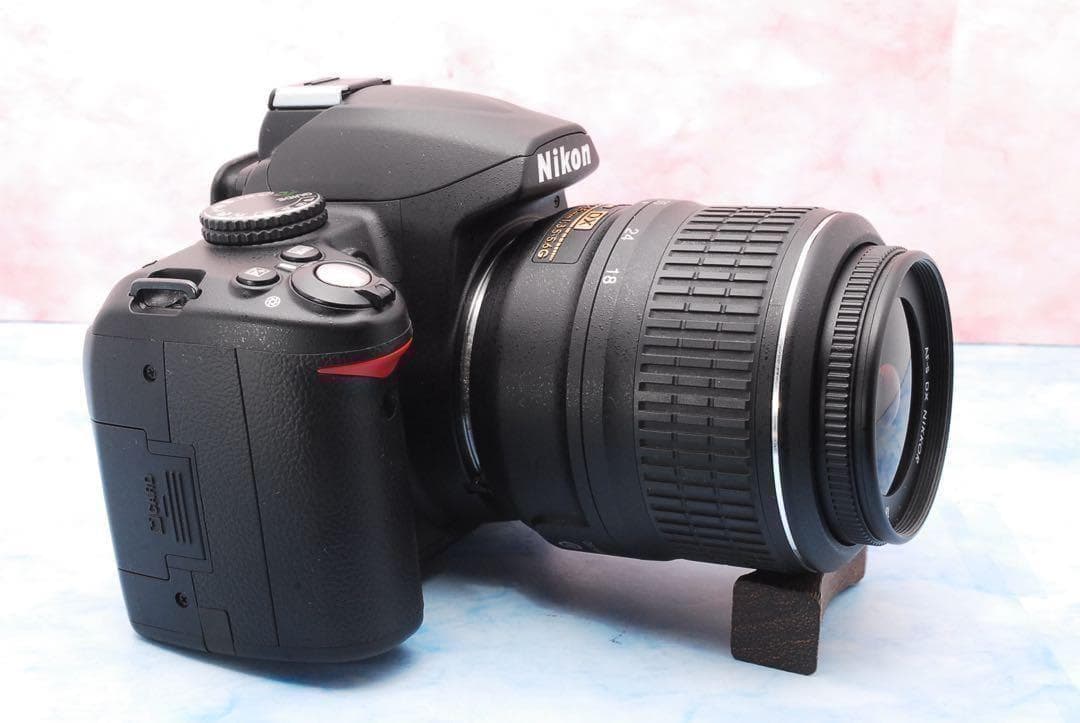 Nikon D3000☆手ぶれ補正Wレンズ☆一眼レフカメラ☆実用品☆