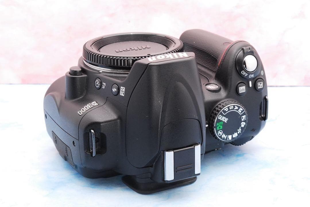 Nikon D3000☆手ぶれ補正Wレンズ☆一眼レフカメラ☆実用品☆