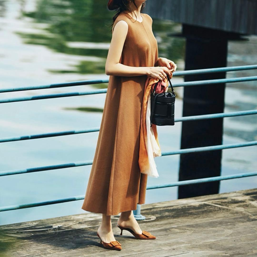 【美品】マノロブラニク 大人気 メイセール バックルディテールミュール　24.5