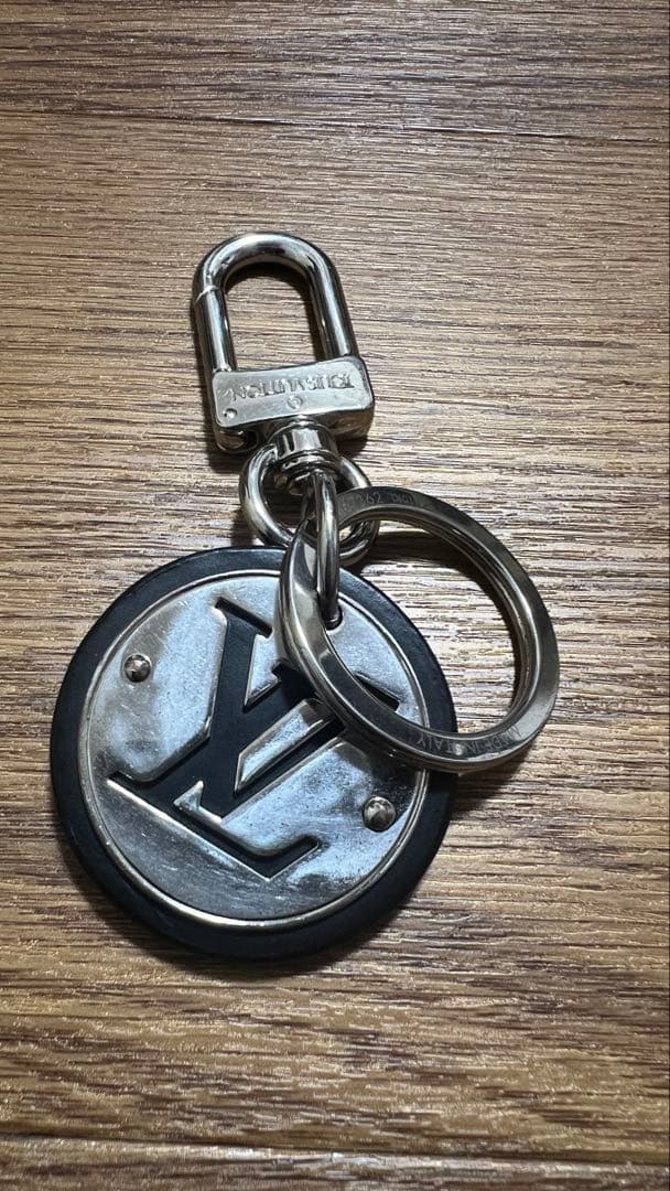 【値下げ】ルイヴィトン(Louis Vuitton) M67362 キーホルダー