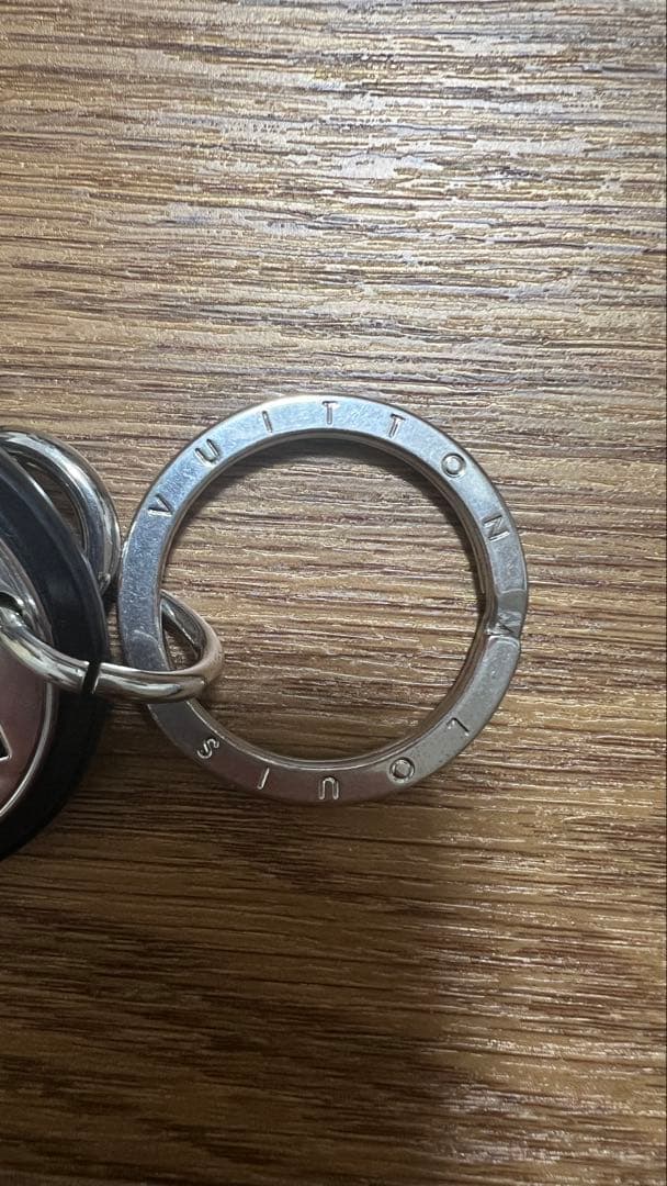 【値下げ】ルイヴィトン(Louis Vuitton) M67362 キーホルダー