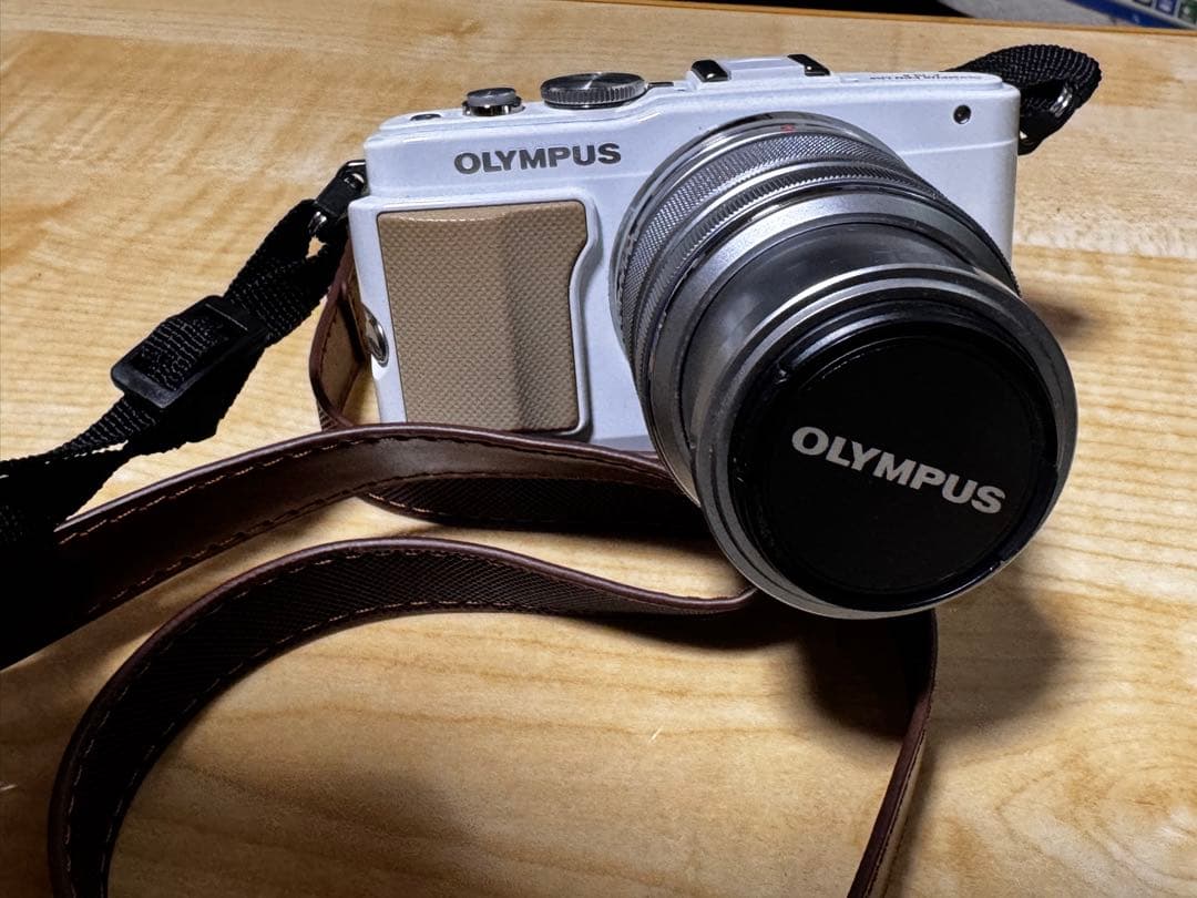 り*ご様 Wi-Fi 自撮り オリンパス E-PL5 ホワイト レンズ付 カメラ