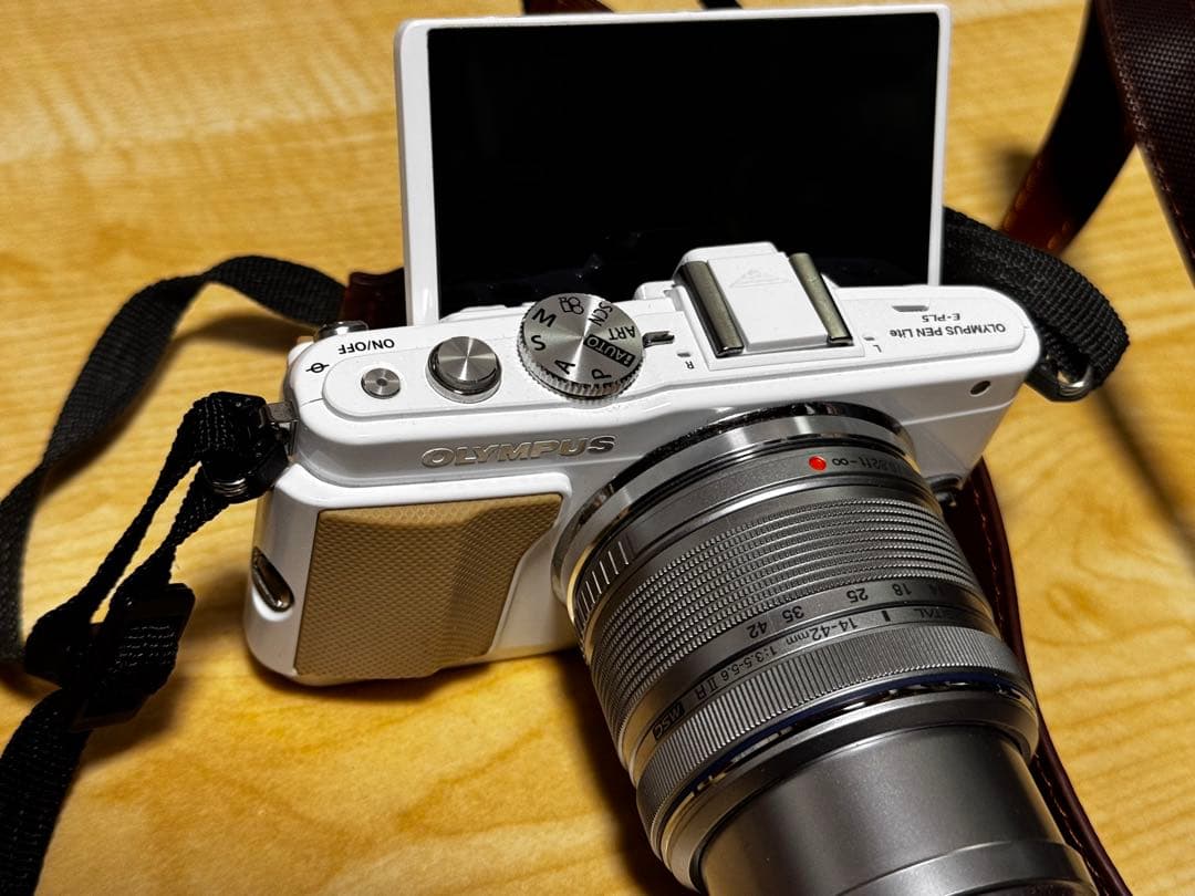 り*ご様 Wi-Fi 自撮り オリンパス E-PL5 ホワイト レンズ付 カメラ