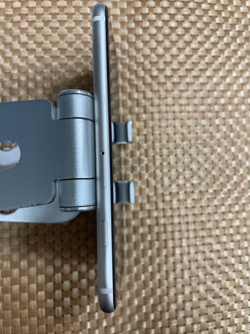 iPhone SE 第3世代 64 GB スターライトSIMフリー【2668】