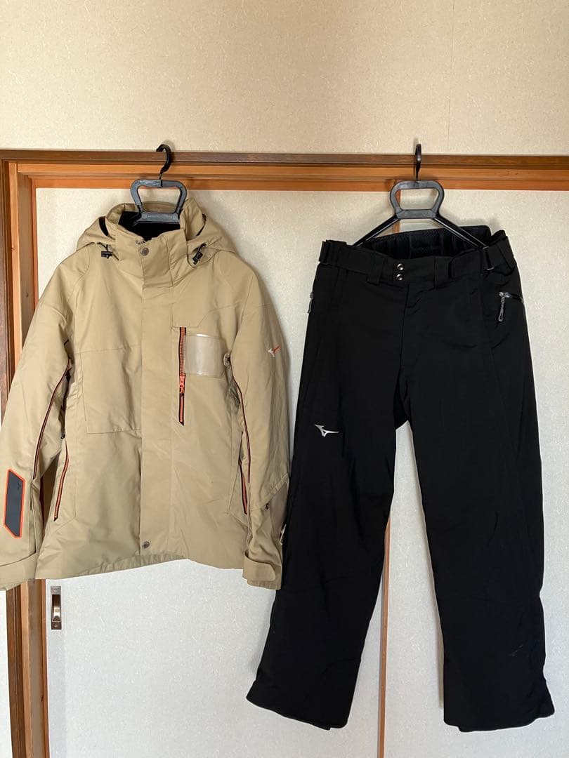 ミズノスキーウエア（上下：Ｍサイズ、ブレスサーモ）